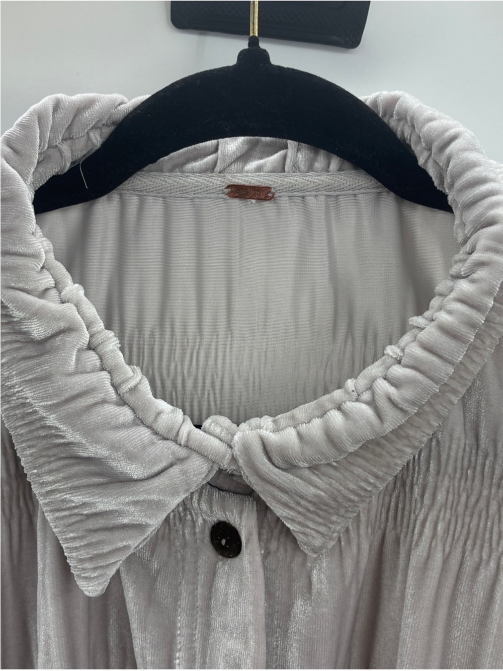 FREE PEOPLE My Best Velvet Crinkle Button Shirt Gray Oversized Sz M - Picture 5 of 13
